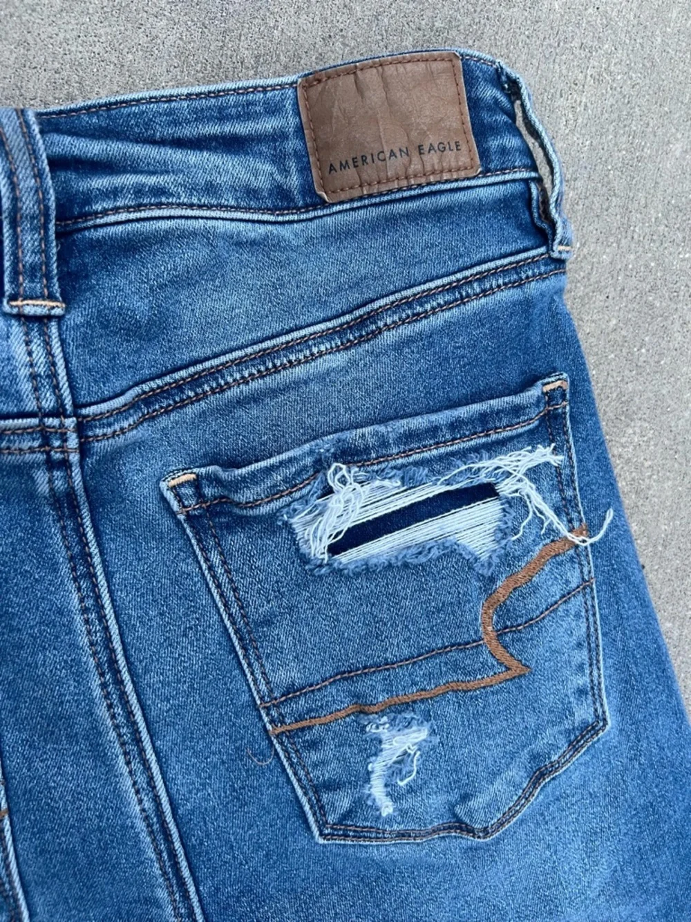 AEO Festival Blue Wash Distressed High Rise Skinny Jeans 2R Stretch Denim Y2K